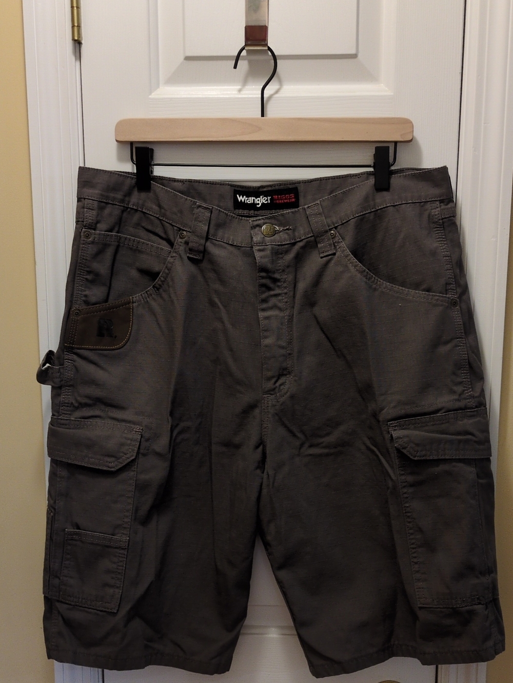 Wrangler Men's Dark Gray Cargo Shorts